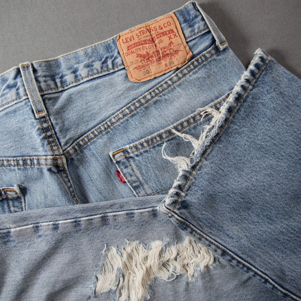 Vintage Y2K Levi 501 XX Distressed Button Fly Straight Leg Men Jeans 36x32 Light